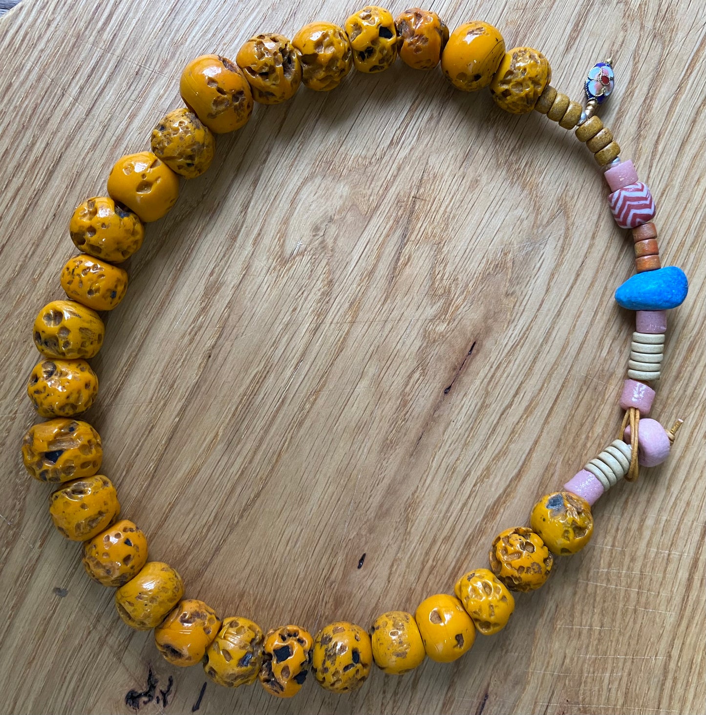 Korte pompoenoranje ketting van handgemaakte kralen